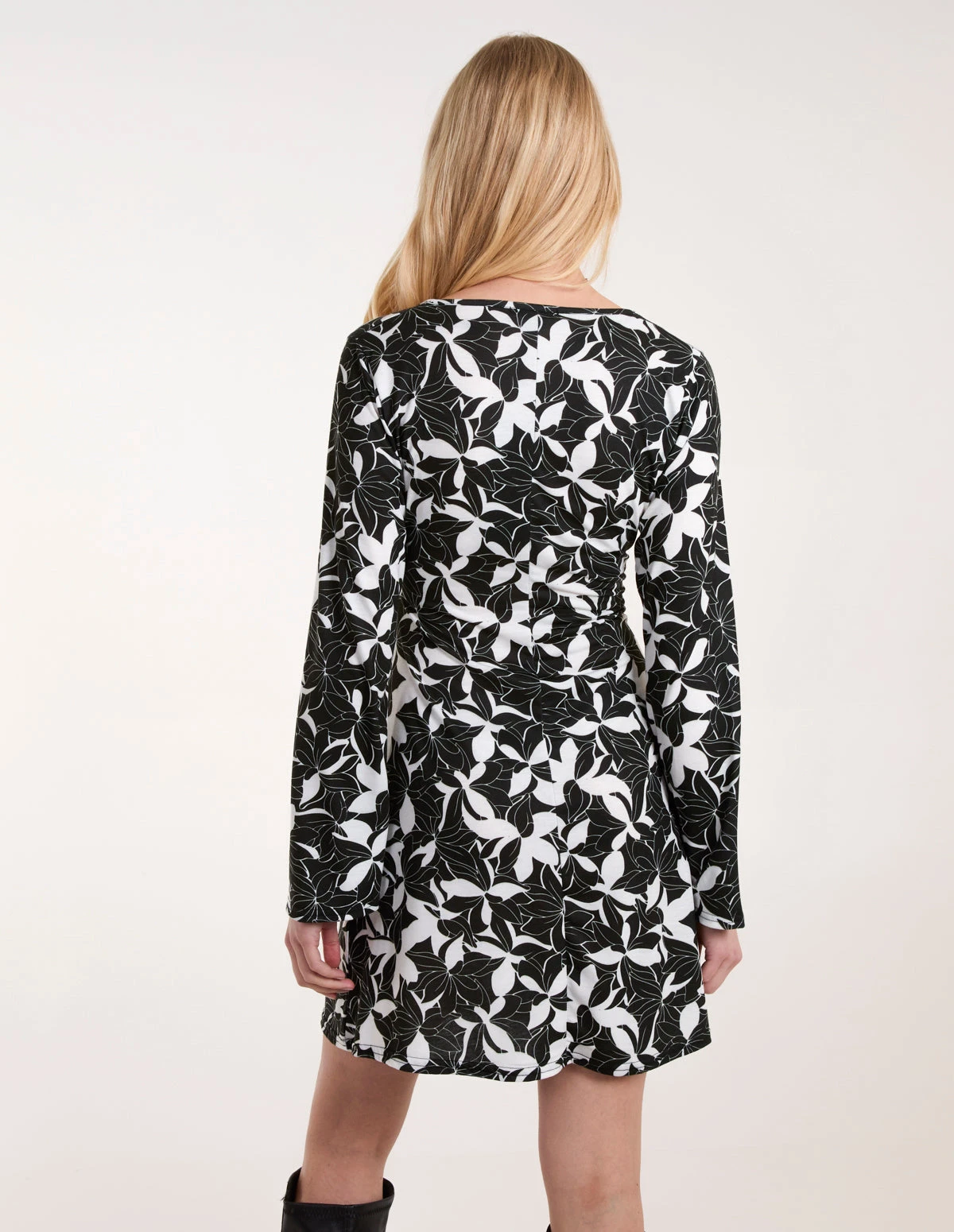 V Neck Long Sleeve Print Dress 4 V Neck Long Sleeve Print Dress - Image 4