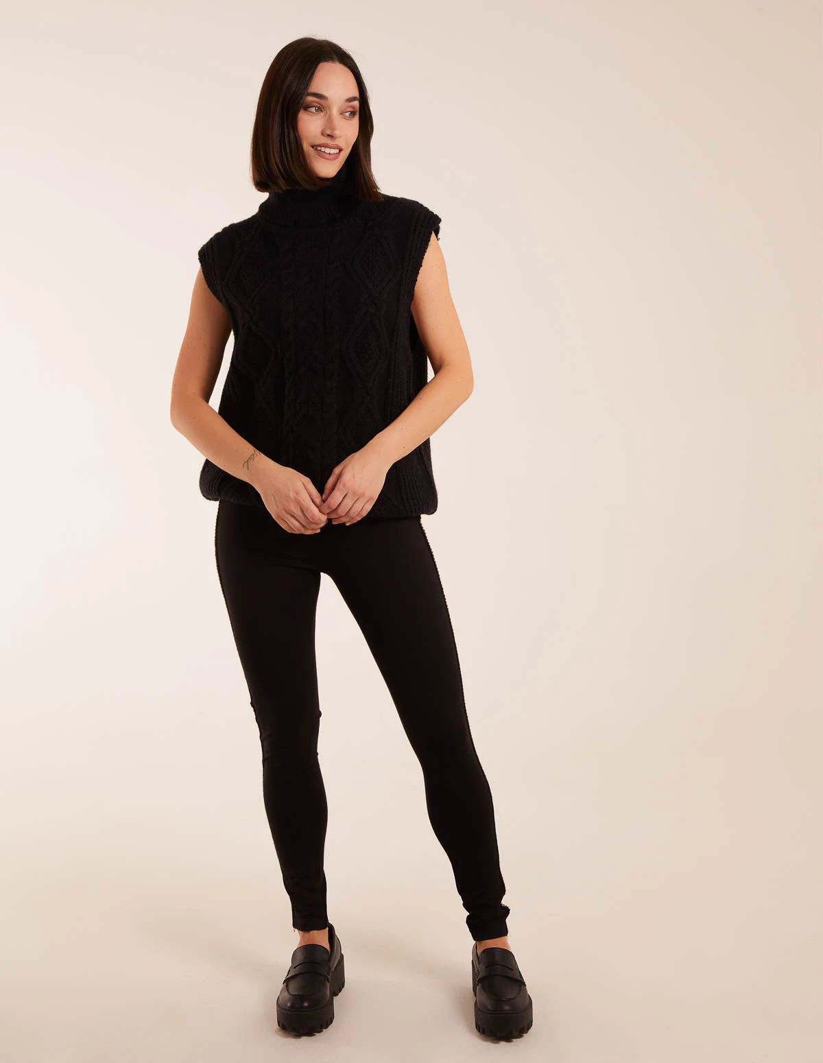 Side Chain Detail Leggings 2 Side Chain Detail Leggings - Image 2